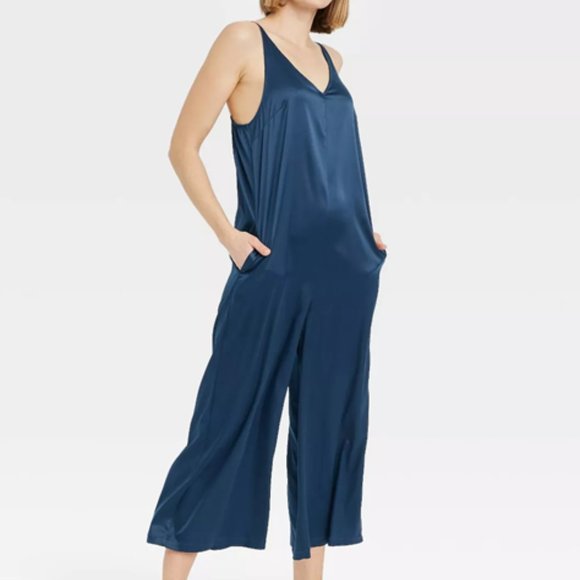 Luxurious *NWT* Navy Satin Jumpsuit XS - Picture 3 of 16